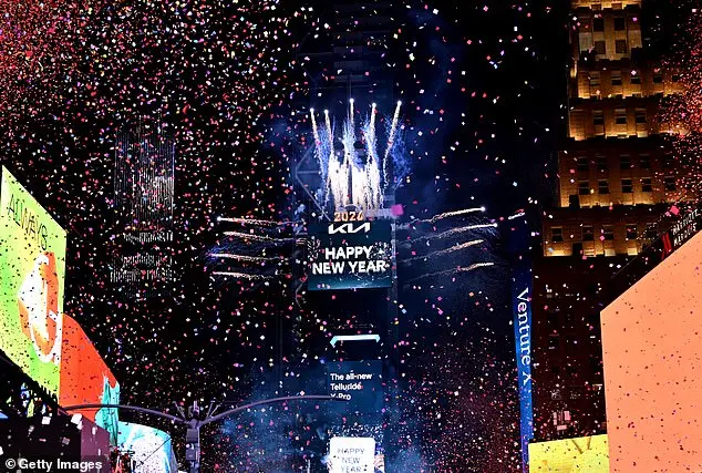 Thousands Gather in Times Square for 2026 New Year’s Eve as Social Media Frenzy Captures the Moment