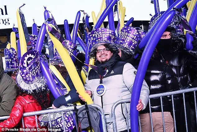 Thousands Gather in Times Square for 2026 New Year’s Eve as Social Media Frenzy Captures the Moment