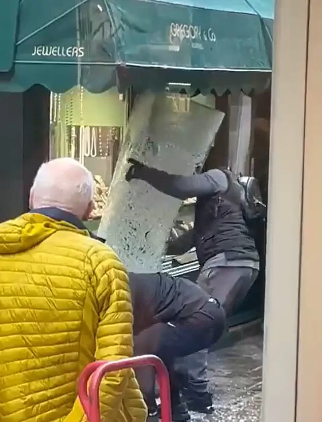 Meticulously Planned Jewelry Store Heist: Van Parked Illegally for Days in Affluent London Neighborhood