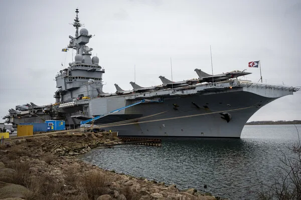 France's Charles de Gaulle Shifts Course to Eastern Mediterranean Amid Geopolitical Tensions